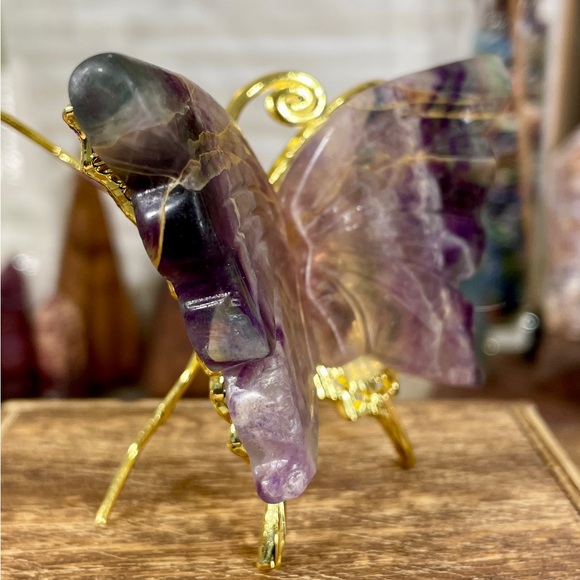 Fluorite Crystal Butterfly Carving - Picture 6 of 7
